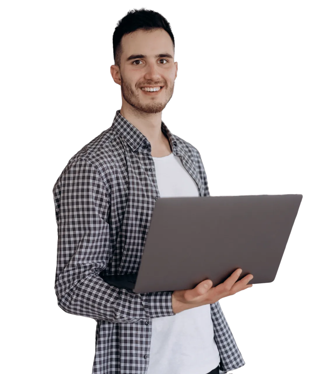Ein junger Mann in einem karierten Hemd, der einen Laptop in der Hand hält und für professionelle Sprachbeurteilungsdienste steht