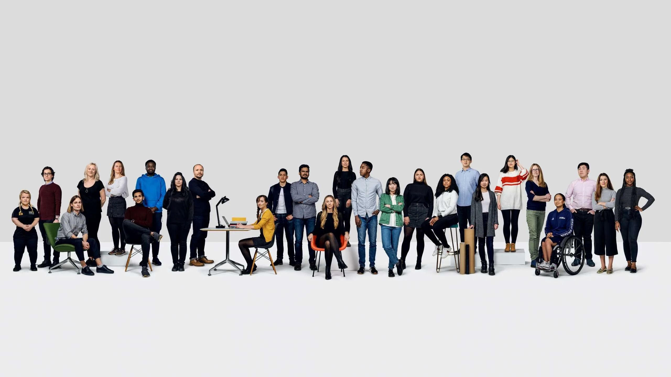 about lingua learn: Global team collaborating using the language of business